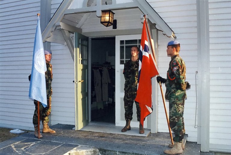 Soldater og flagg