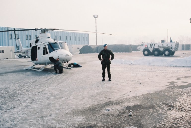 Soldat med helikopter