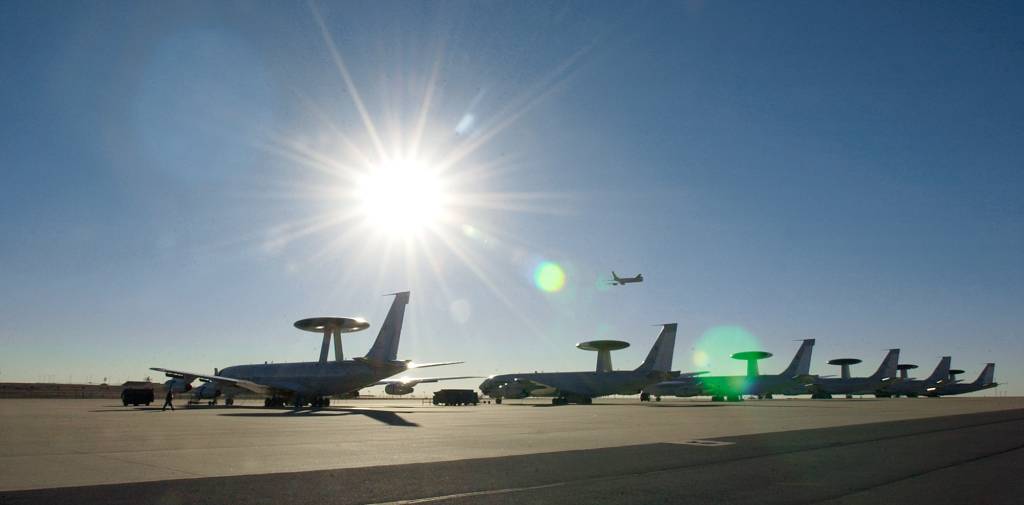 nato awacs overvåkingsfly ved tinker air force base i oklahomanato awacs surveillance aircrafts at tinker air force base in oklahoma